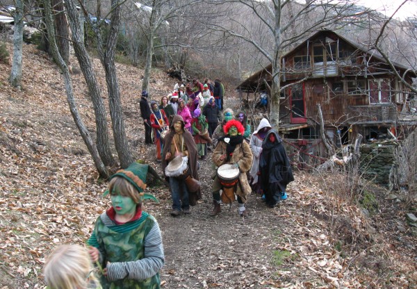 Construyendo una sede para la ecoaldea de Matavenero's header image